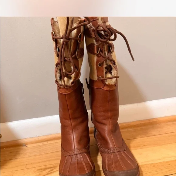 UGG Brown and Cream Winter Boots - Picture 4 of 10